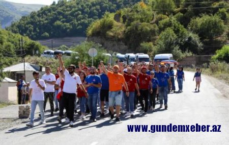 Erməni gənclər Azərbaycan torpaqlarında növbəti kütləvi yürüşə başladı- Şuşa- Laçın-...-İrəvan...- FOTO