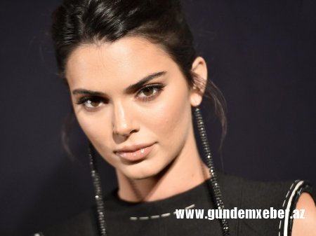 Ayda 40 milyon dollar qazanır 