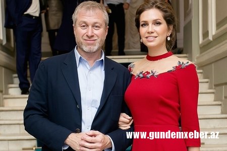 “Qaraj” müasir incəsənət muzeyinin qurucusu, dizayner Darya Jukova yunan milyarder Stavros Niarhosla evlənib.