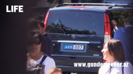 Putin Yerevan küçələrində öz “Aurusu”u ilə gəzdi