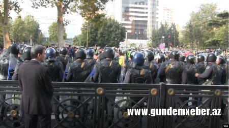 Bakının mərkəzində “şiddətə son” şüarı ilə aksiya keçirilib