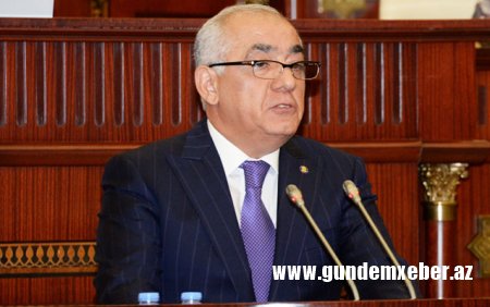 Əli Əsədov köməkçilərini işdən çıxardı