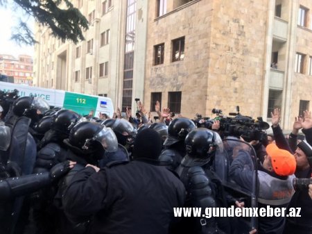 Tbilisidə aksiyanın dağıdılması zamanı 3 nəfər xəsarət alıb, 18 nəfər saxlanılıb - YENİLƏNİR