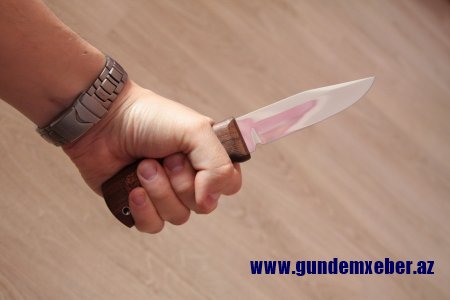 Bərdədə ruhi xəstə mağaza sahiblərinə kəsici alətlə hədə-qorxu gəlib