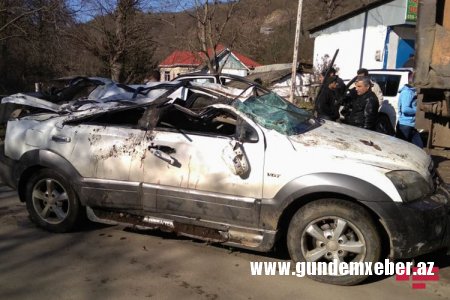 Lerikdə avtomobil körpüdən çaya aşıb, ölən və xəsarət alanlar var - YENİLƏNİB