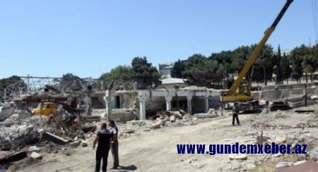 Alimpaşanın bayquş yuvasına çevirdiyi rayon – Şəmkirin dağılan tifaqları 