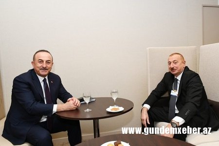 Prezident İlham Əliyev Davosda Türkiyənin Xarici İşlər naziri ilə görüşüb