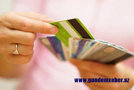 15-ə yaxın maaş kartını müdir cibində gəzdirir - Beyləqanda ÖZBAŞINALIQ