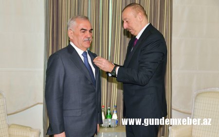 Prezident Vasif Talıbova “Şərəf” ordenini təqdim etdi