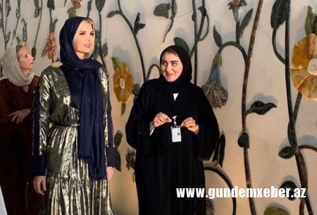 Trampın qızı məscidə bu geyimdə gəldi - Fotolar 
