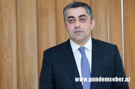Nazirin həyat yoldaşı sevgilisini nazirlikdə "sürüdü"