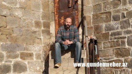 Oğurluq etdiyi evdə pedofilə məxsus şəkilləri aşkarlayan oğrunun həyatı necə dəyişdi?