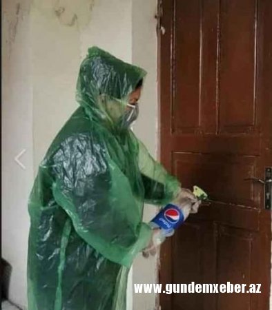 Məktəb “Pepsi” qabındakı məhlulla dezinfeksiya edilir – FOTO