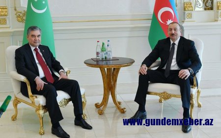 İlham Əliyev türkmənistanlı həmkarı ilə təkbətək görüşdü