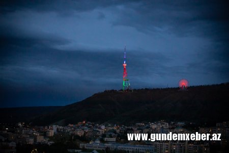 Tbilisi teleqülləsi Azərbaycan bayrağının rəngləri ilə işıqlandırıldı