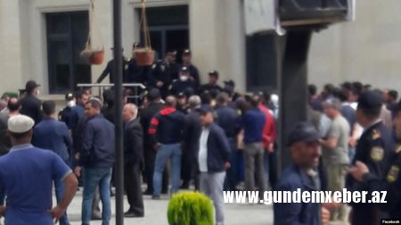 Biləsuvar rayonunda şikayətçilərlə polis arasında insident baş verib