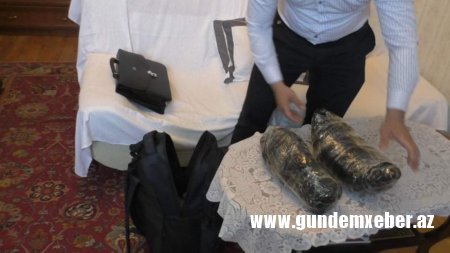 Ölkə ərazisinə 10 kiloqramdan çox yüksək təsiredici xassəyə malik narkotik vasitənin gətirilərək realizə olunmasının qarşısı Baş Narkotiklərlə Mübarizə İdarəsinin əməkdaşları tərəfindən alınıb -FOTO/VİDEO