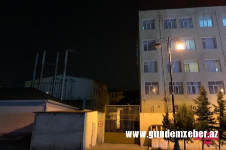 Bakıda güclü külək: Neftçilər xəstəxanasının dam örtüyünün bir hissəsi uçub - Paytaxt polisi səfərbər olundu