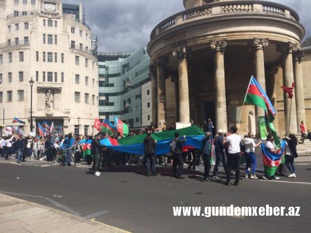 Ermənistanın son təxribatları ilə bağlı Londonda dinc aksiya və yürüş keçirilib - FOTO