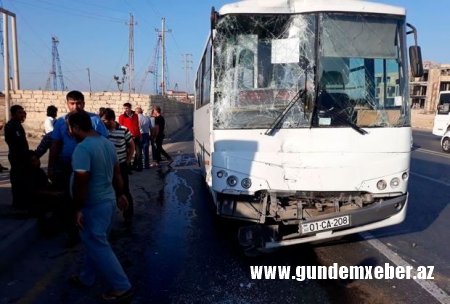 Bakıda iki sərnişin avtobusu toqquşdu
