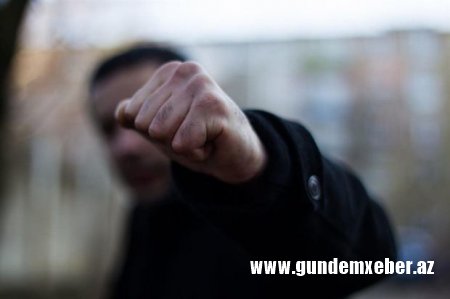 Bakıda ata oğlu tərəfindən döyülərək ağır xəsarət alıb