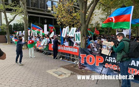 BMT-nin qarşısında ermənilərin Gəncə vandalizmi pislənildi - Fotolar