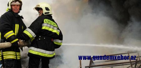 Bakıda çoxmərtəbəli binada yanğın: Sakinlər təxliyə edildi