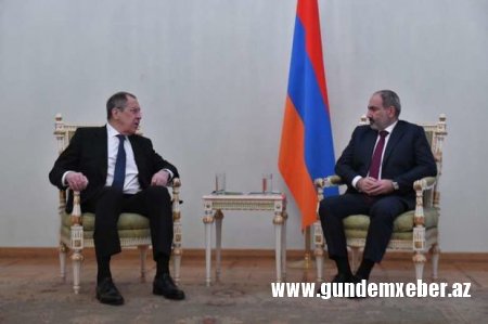 Lavrovun İrəvanda görüşündə Rusiya bayrağı niye qoyulmadı? - FOTO