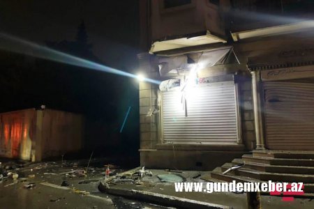 Bakıda avtomobil marketə çırpılıb, üç tibb işçisi ölüb - FOTO