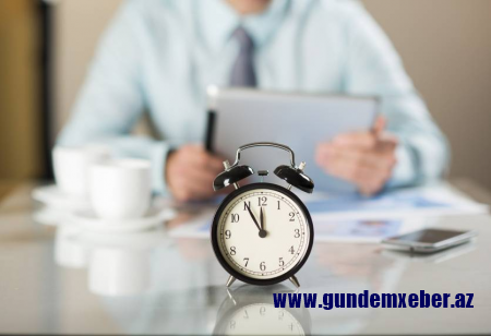 Bu gün Azərbaycanda iş vaxtı 1 saat qısaldılır - RƏSMİ