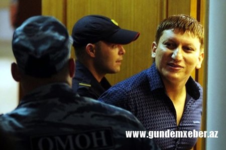 Əli Heydərovun qətlinin TƏFƏRRÜATI: silahlı cangüdən çölə çıxıb, az sonra killer atəş açıb