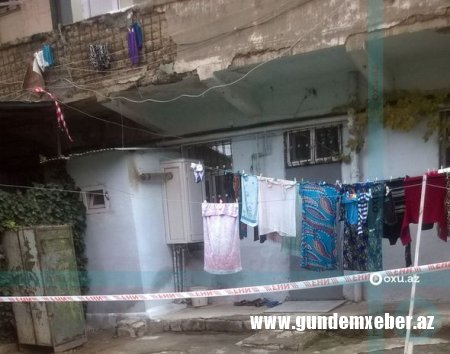 Bakının 90 yaşlı qəzalı binası: Sakinlər qorxu içində yaşayır - FOTO