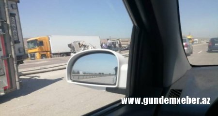 Bakı-Quba yolunda TIR aşıb, magistralda tıxac yaranıb