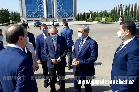 Azərbaycan və Türkiyənin Baş prokurorları Gəncədə raket düşən ərazidə olublar