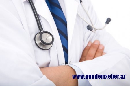 Koronaviruslu həkim xəstələri qəbul edirmiş - Cinayət işi açıldı