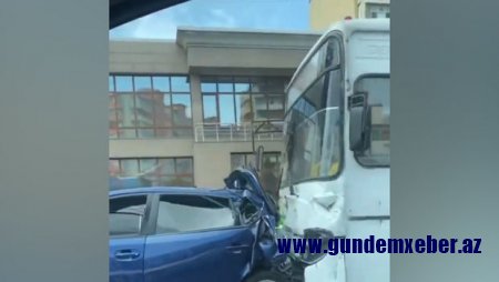 Bakıda zəncirvari qəza: Üç maşın və avtobus bir-birinə çırpıldı - YENİLƏNİB