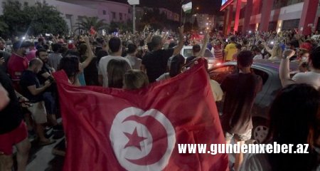 Tunisdə siyasi böhran: Parlamentin sədri xalqı küçələrə səsləyib