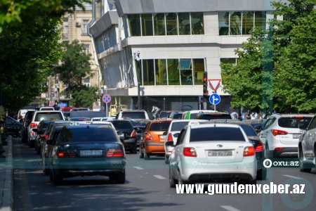 Bakıda bəzi yollarda uzun tıxac yaranıb - SİYAHI