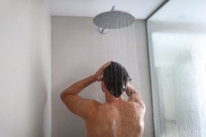 Həkim peyvənddən sonra duş qəbul etməməklə bağlı fikirlərə aydınlıq gətirdi