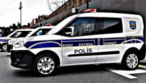 Rüşvət alarkən görüntülənən polis xidmətdən qovuldu - VİDEO