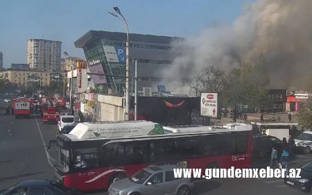 Bakının mərkəzində ticarət obyektlərində baş verən yanğın söndürülüb - YENİLƏNİB