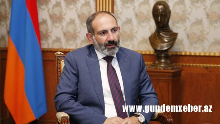 Paşinyan mətbuat katibini işdən çıxardı (FOTO)