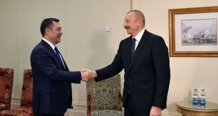 İlham Əliyev Sadır Japarovla görüşdü - Foto