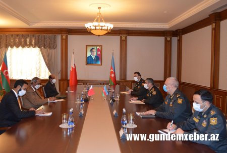 Azərbaycanın Müdafiə naziri Bəhreyn Müdafiə Qüvvələrinin Baş Komandanı ilə görüşüb