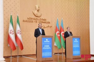 QARŞIMIZDA QUYRUQ BULAYAN ŞİR NƏ QƏDƏR SƏMİMİDİR? - Molla rejimi səs tonunu dəyişib...