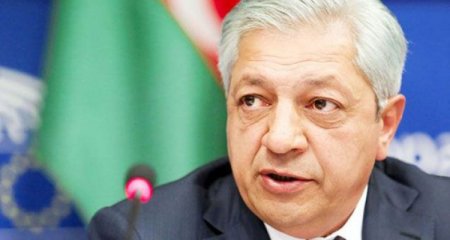 Cavanşir Feyziyev jurnalistləri təhqir edən statusunu sildi