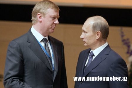 Putin köməkçisini işdən qovdu