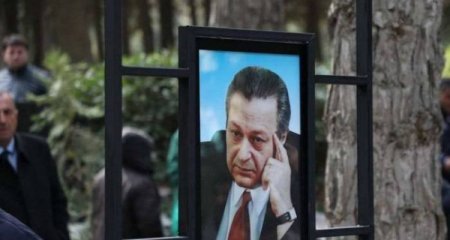 Prezident İlham Əliyev Ayaz Mütəllibovun vəfatı ilə bağlı nekroloq imzalayıb