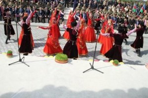 Bu savadsız “alimlər” Novruza fars ünsürləri saldı - ARAŞDIRMA
