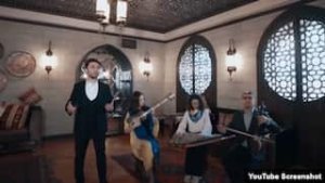 Azərbaycan və Ukrayna ifaçıları Ukraynaya dəstək məqsədi ilə birgə mahnı ifa edib